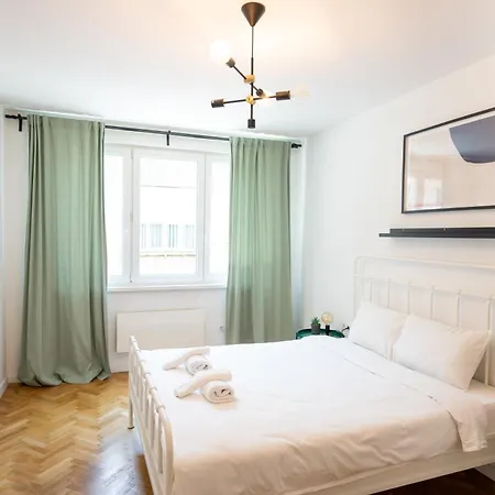 Modern And Design In Center Διαμέρισμα *