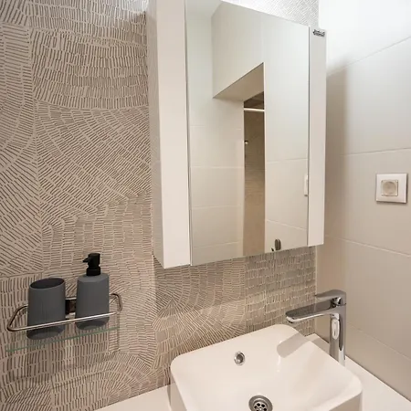 Modern And Design In Center *