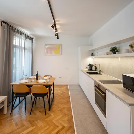 Modern And Design In Center アパート