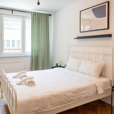 Modern And Design In Center Διαμέρισμα *